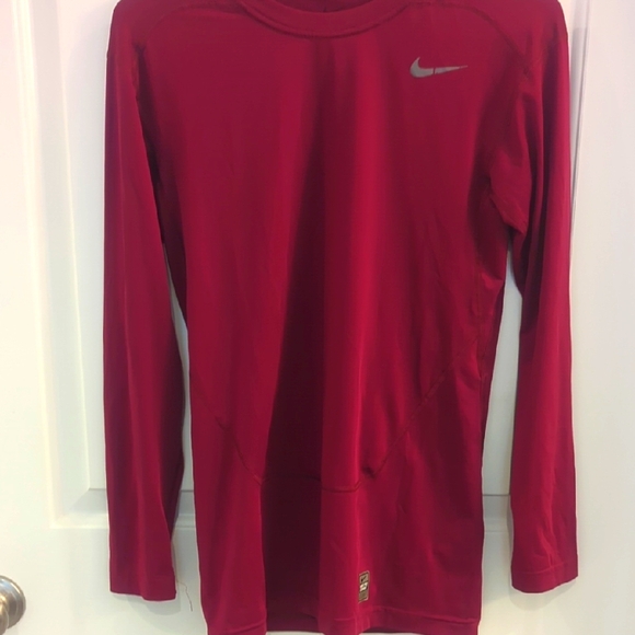 Nike Crimson Performance Top Dri-fit - Picture 1 of 5